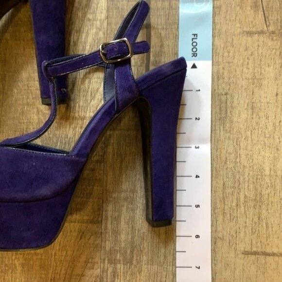 BCBG Women's Heel - Picture 9 of 9
